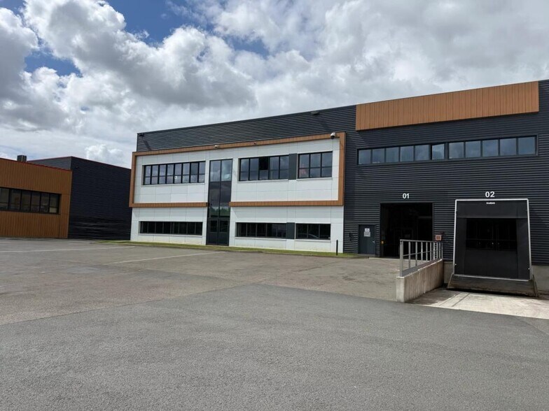 Industriel/Logistique dans Roissy En France à vendre - Photo de l’immeuble – Image 3 sur 25