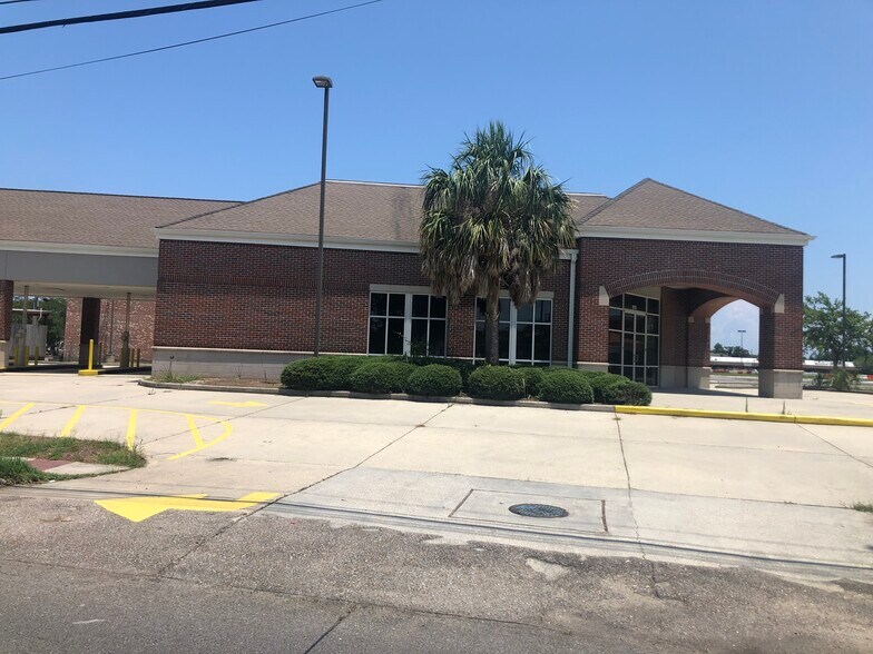810 W Esplanade Ave, Kenner, LA à louer - Photo de l’immeuble – Image 3 sur 16