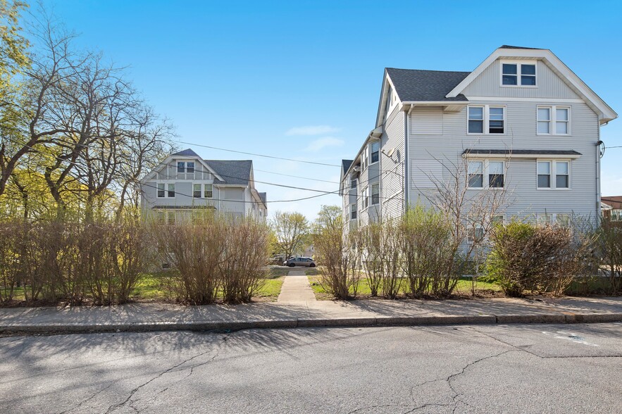 64 Harrison Ave, Woonsocket, RI à vendre - Photo de l’immeuble – Image 2 sur 19