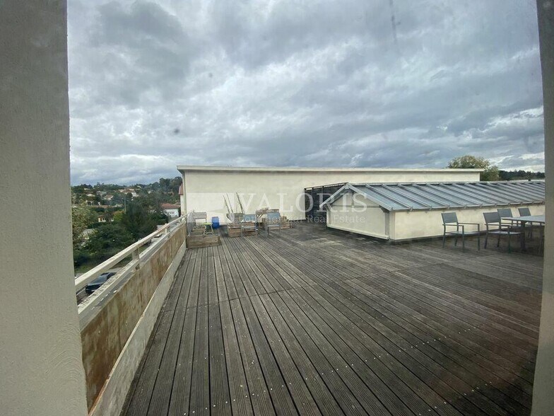 53 Avenue Carnot, Neuville-sur-Saône à louer - Photo de l’immeuble – Image 2 sur 8