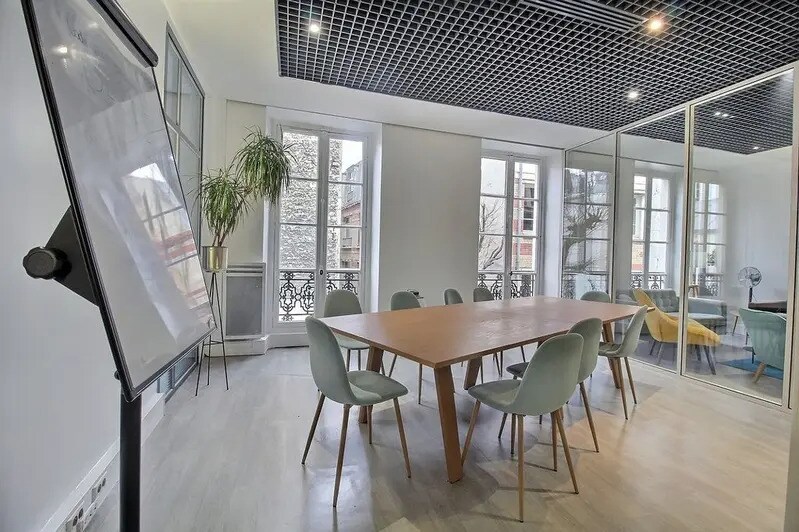 5 Rue De Liège, Paris à louer - Photo de l’immeuble – Image 2 sur 9
