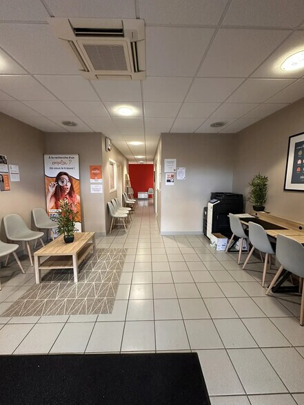 Bureau dans Bouchemaine à louer - Hall d’entrée – Image 3 sur 5