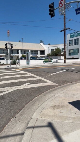 3300 Motor Ave, Los Angeles, CA à louer - Vidéo sur l’annonce professionnelle – Image 2 sur 8