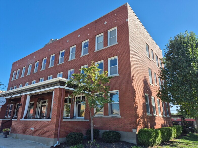 139 W Peoria St, Paola, KS à louer - Photo de l’immeuble – Image 2 sur 13