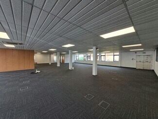 Plus de détails pour 37 Gatwick Rd, Crawley - Bureau à louer