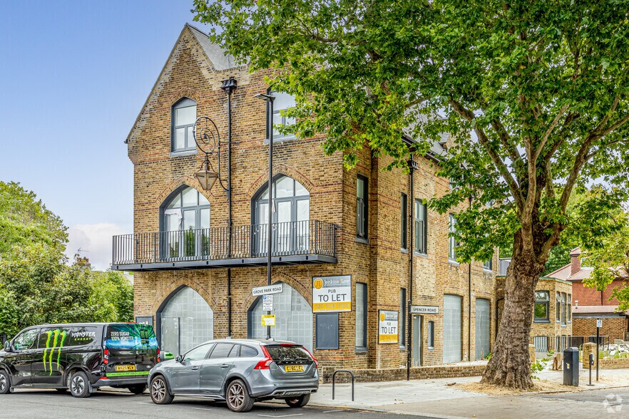 2 Grove Park Rd, Londres à louer - Photo principale – Image 1 sur 4