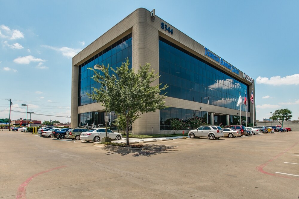 8344 E RL Thornton Fwy, Dallas, TX à louer Photo principale– Image 1 sur 4