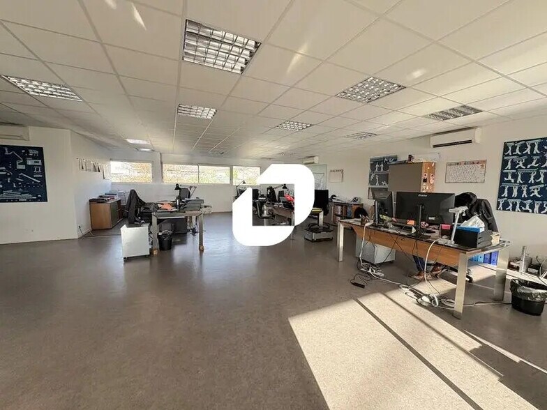 Local d’activités dans Artigues-près-Bordeaux à louer - Photo intérieure – Image 2 sur 16
