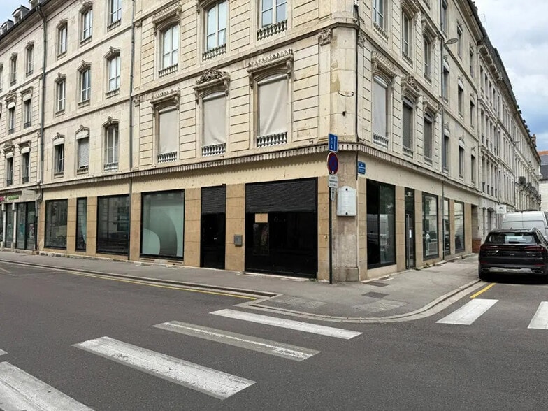 Local commercial dans Besançon à louer - Photo de l’immeuble – Image 2 sur 6