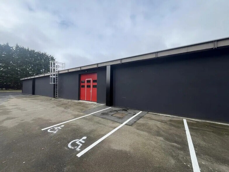 Industriel/Logistique dans Maurepas à vendre - Photo de l’immeuble – Image 2 sur 13