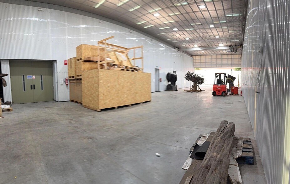 Industriel/Logistique dans Madrid, Madrid à vendre - Photo de l’immeuble – Image 2 sur 11