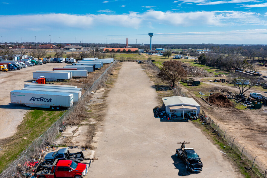 401 W Simonds Rd, Seagoville, TX à louer - Photo de l’immeuble – Image 2 sur 6