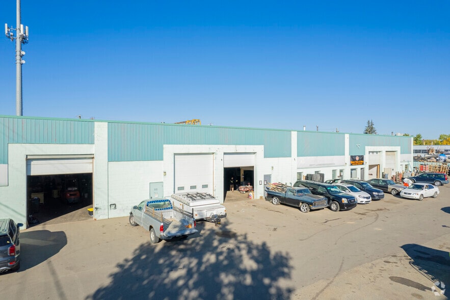 2530 Alyth Rd SE, Calgary, AB à louer - Photo principale – Image 1 sur 2