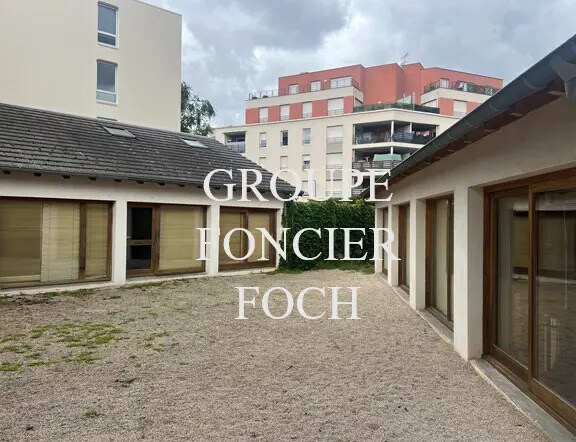 Local d'activités dans Villeurbanne à vendre - Photo de l’immeuble – Image 1 sur 7