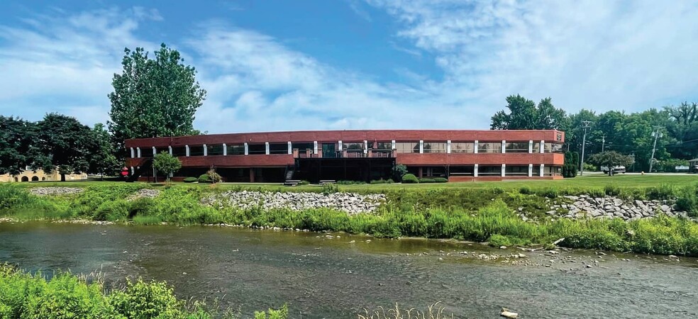 2350 N Forest Rd, Getzville, NY à louer - Photo de l’immeuble – Image 2 sur 7