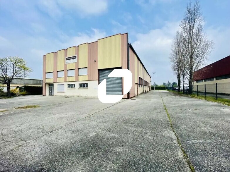 Local d’activités dans Chassieu à louer - Photo de l’immeuble – Image 1 sur 10