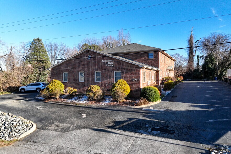 725 W Main St, Jamestown, NC à louer - Photo principale – Image 1 sur 17