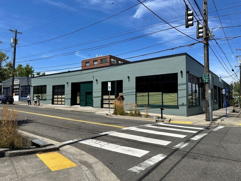 633 SE Clay St, Portland, OR à louer - Photo de l’immeuble – Image 3 sur 14