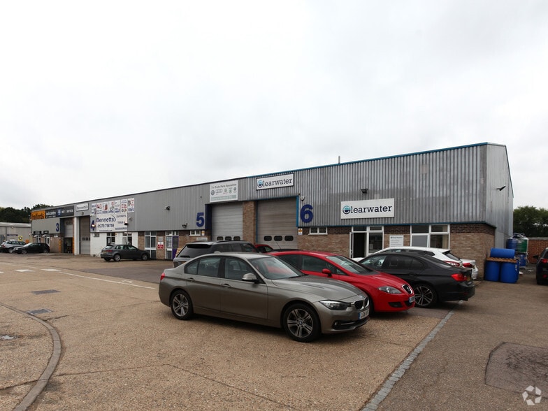 Stanstead Rd, Bishop's Stortford à louer - Photo de l’immeuble – Image 2 sur 8