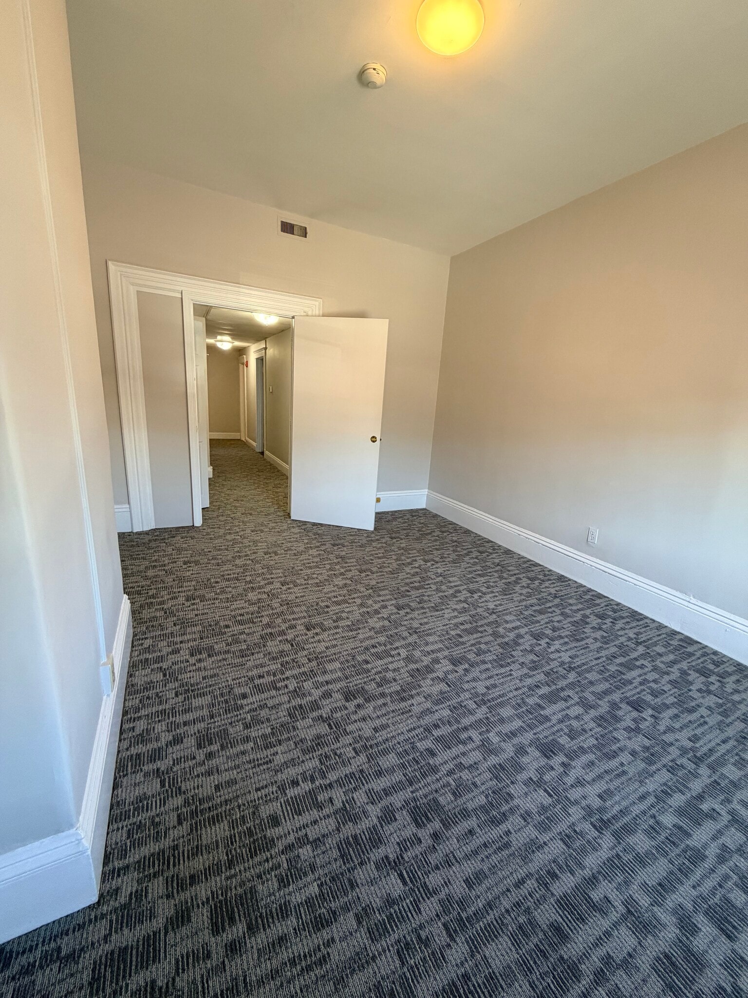 47-61 Langley Rd, Newton, MA à louer Photo intérieure– Image 1 sur 2