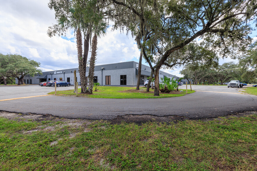 1901 S Poinciana Blvd, Kissimmee, FL à louer - Photo de l’immeuble – Image 1 sur 12