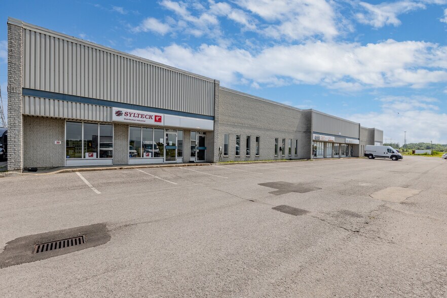 3260 Av Watt, Québec, QC à louer - Photo de l’immeuble – Image 2 sur 3