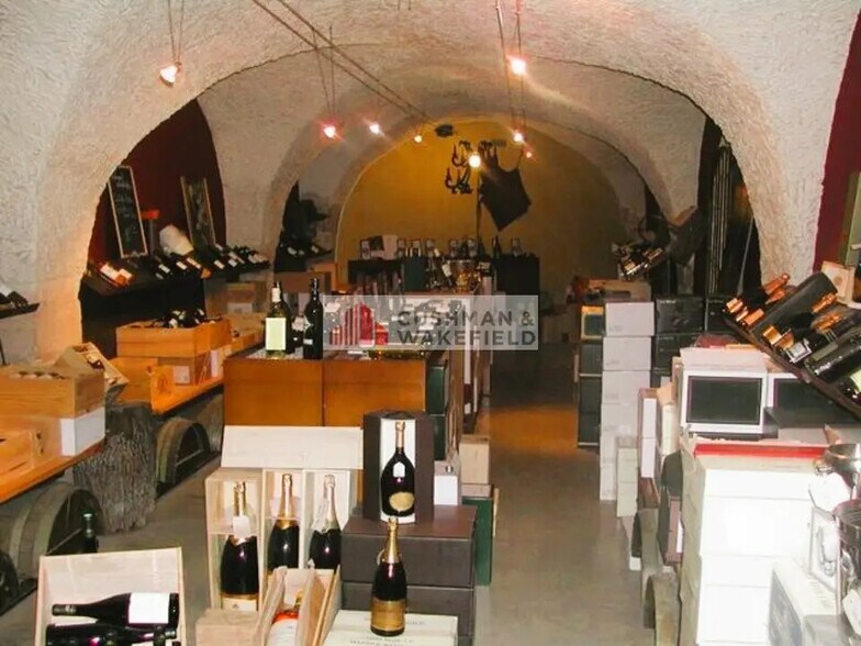 Local commercial dans Nîmes à louer - Photo intérieure – Image 2 sur 3