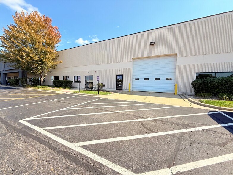 400-440 Airport Rd, Elgin, IL à louer - Photo de l’immeuble – Image 2 sur 10