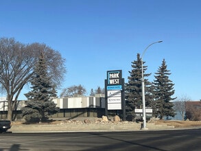 15111 123 Ave, Edmonton, AB à louer Photo de l’immeuble– Image 1 sur 3
