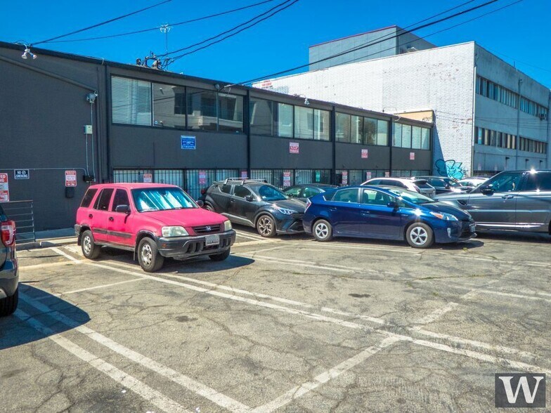 8271 Melrose Ave, Los Angeles, CA à louer - Photo de l’immeuble – Image 3 sur 13