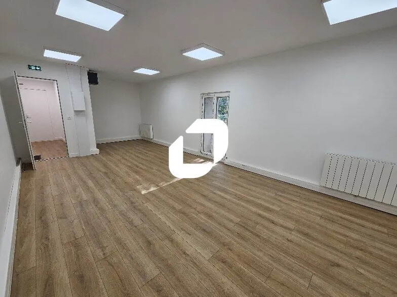 Bureau dans Villiers-le-Bâcle à louer - Photo de l’immeuble – Image 1 sur 2