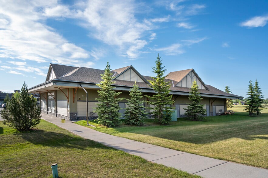 412 Pine Creek Rd, Foothills No 31, AB à vendre - Photo de l’immeuble – Image 2 sur 3