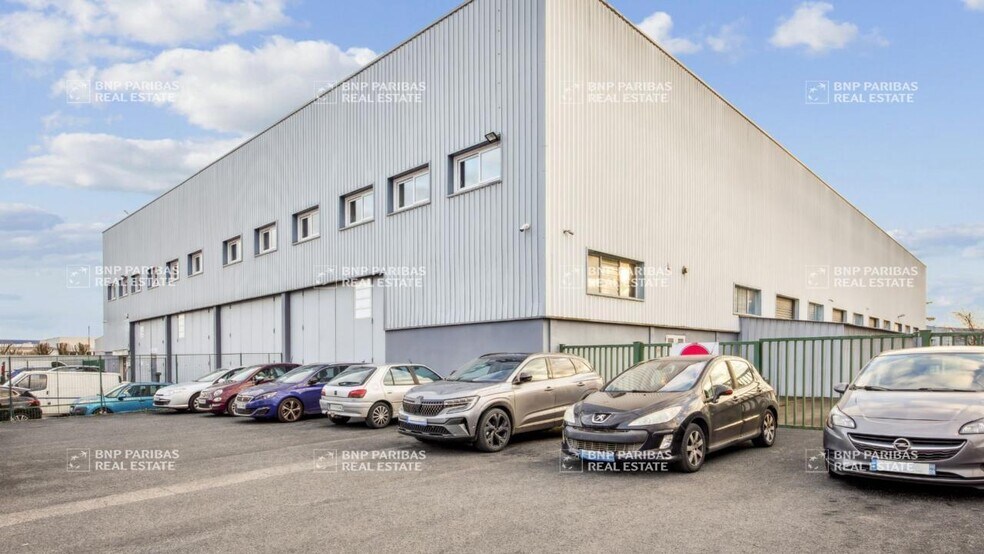 Local d’activités dans Brétigny-sur-Orge à louer - Photo de l’immeuble – Image 3 sur 14