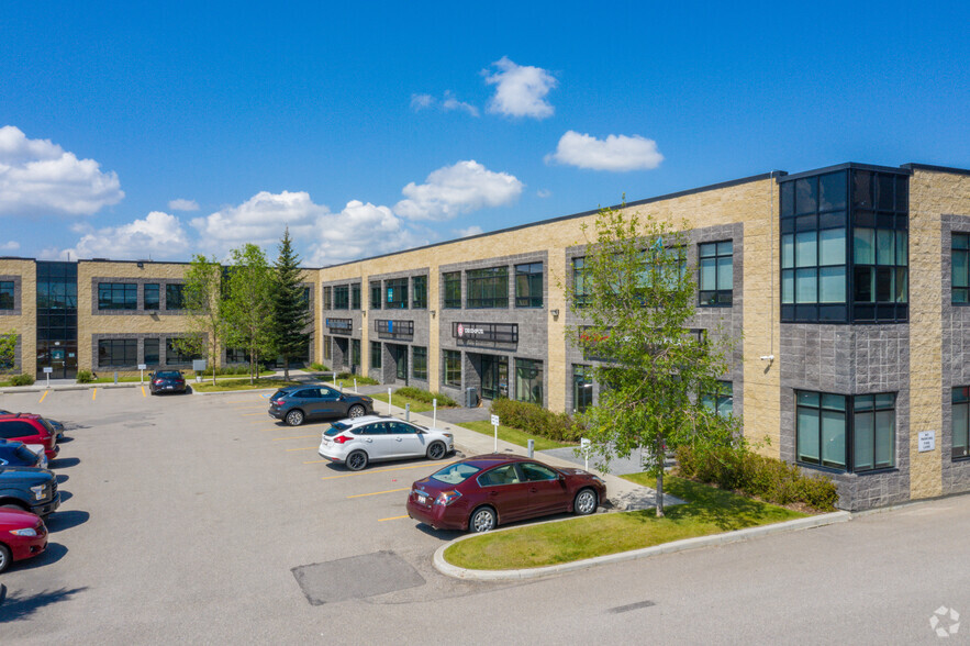 90 Freeport Blvd NE, Calgary, AB à louer - Photo principale – Image 1 sur 6