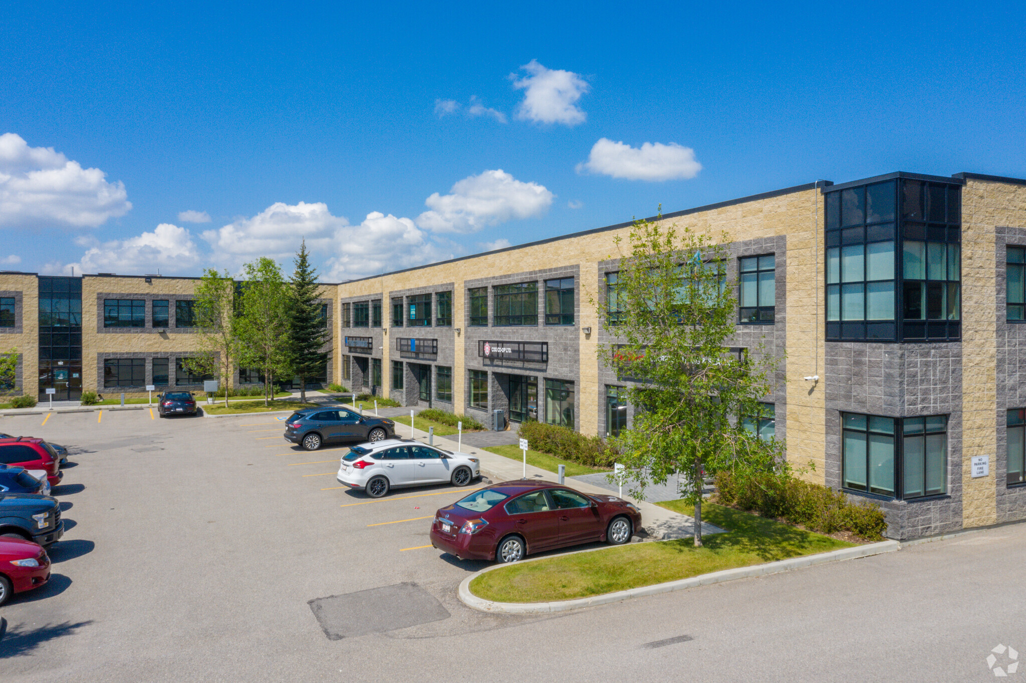 90 Freeport Blvd NE, Calgary, AB à louer Photo principale– Image 1 sur 7
