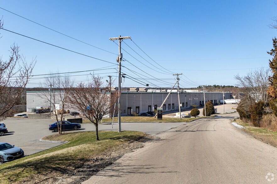 675 Canton St, Norwood, MA à louer - Photo de l’immeuble – Image 2 sur 3