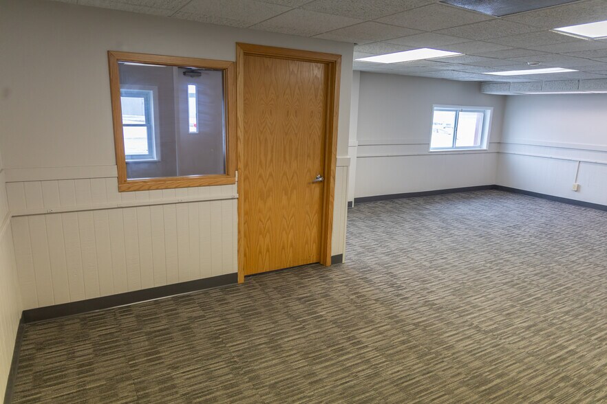 1405 Lake Lansing Rd, Lansing, MI à louer - Photo de l’immeuble – Image 3 sur 16