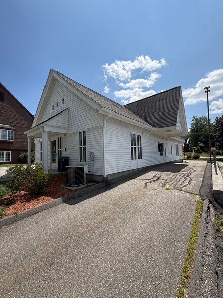 947 Massachusetts Ave, Lunenburg, MA à louer - Photo de l’immeuble – Image 2 sur 5