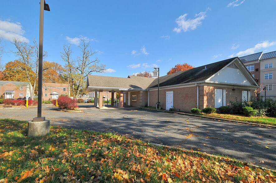 335 E Front St, Plainfield, NJ à louer - Photo de l’immeuble – Image 2 sur 7