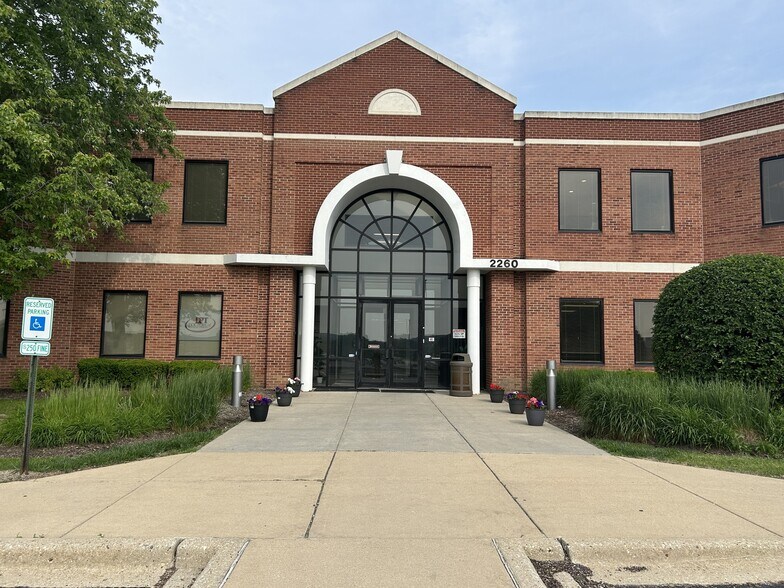 2260 W Higgins Rd, Hoffman Estates, IL à louer - Photo de l’immeuble – Image 2 sur 34
