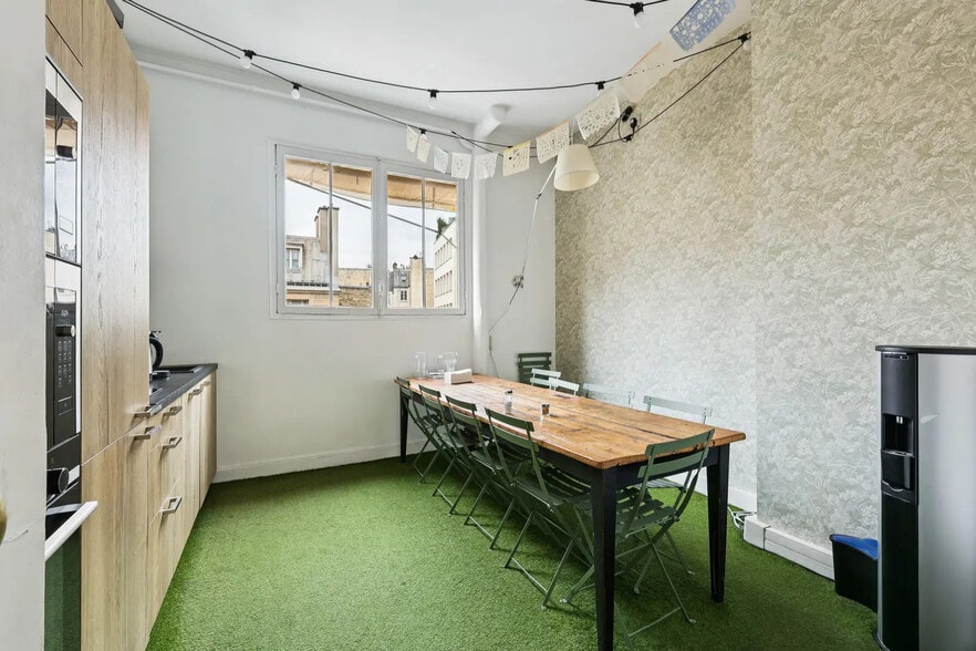 11 Rue Lincoln, Paris à louer - Photo de l’immeuble – Image 3 sur 15