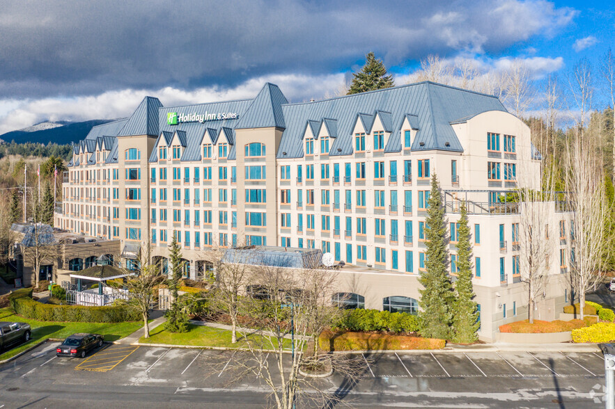 700 Old Lillooet Rd, North Vancouver, BC à louer - Photo principale – Image 1 sur 5