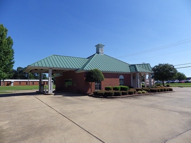 1149 E Church Hill Rd, West Point, MS à louer - Photo de l’immeuble – Image 2 sur 15