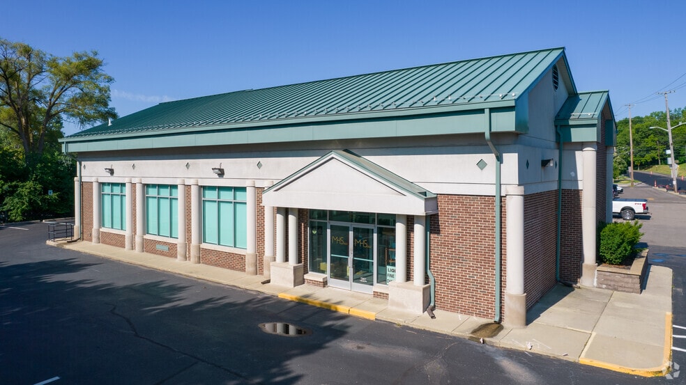 35 W Long Lake Rd, Bloomfield Hills, MI à louer - Photo de l’immeuble – Image 1 sur 13