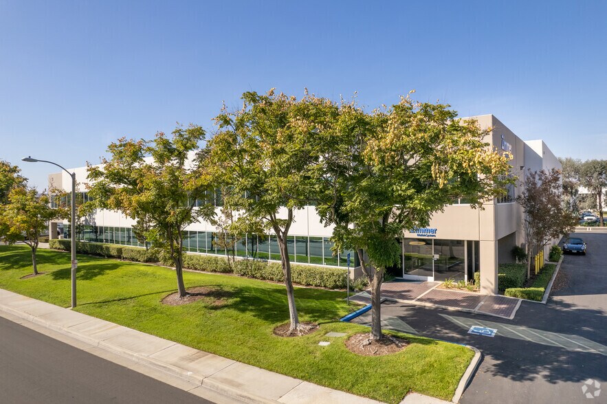 3 Goodyear, Irvine, CA à louer - Photo de l’immeuble – Image 3 sur 7
