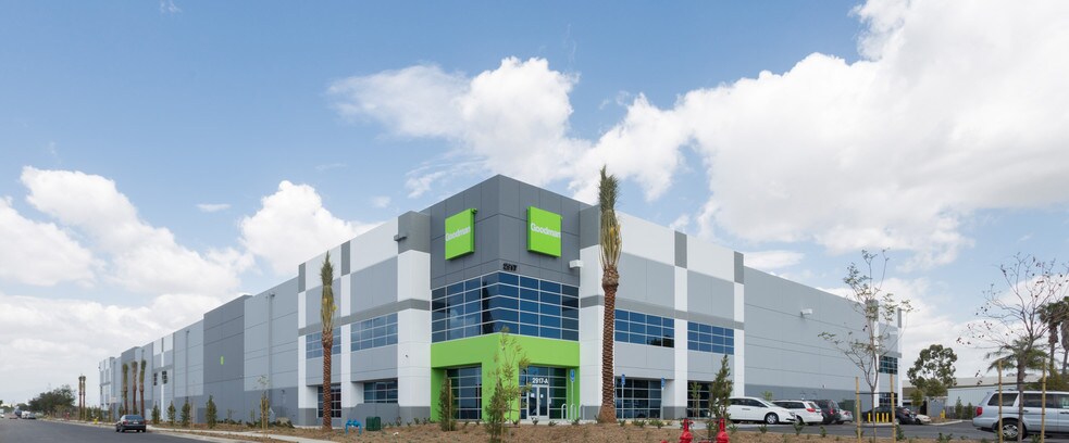 2517 W Rosecrans Ave, Los Angeles, CA à louer - Photo de l’immeuble – Image 2 sur 11