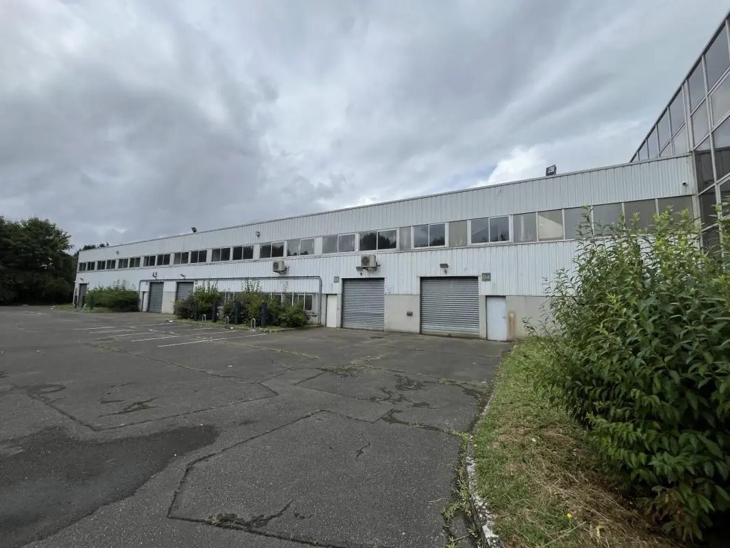 Industriel/Logistique dans Buc à louer Photo de l’immeuble– Image 1 sur 12