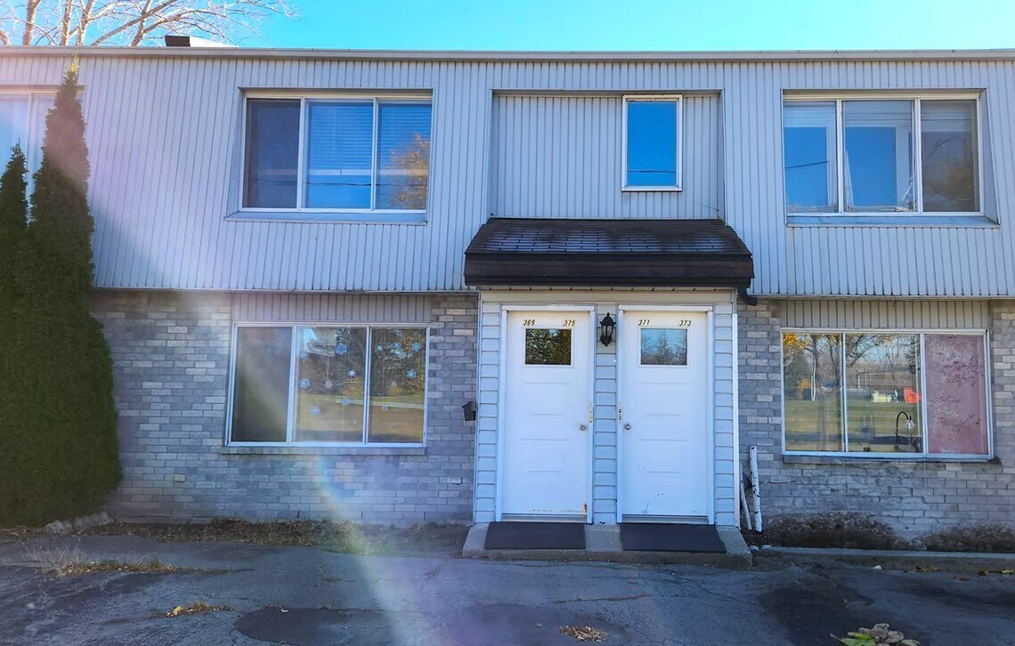 369-375 Av 1Re, L'Île-Perrot, QC à vendre Photo principale– Image 1 sur 28