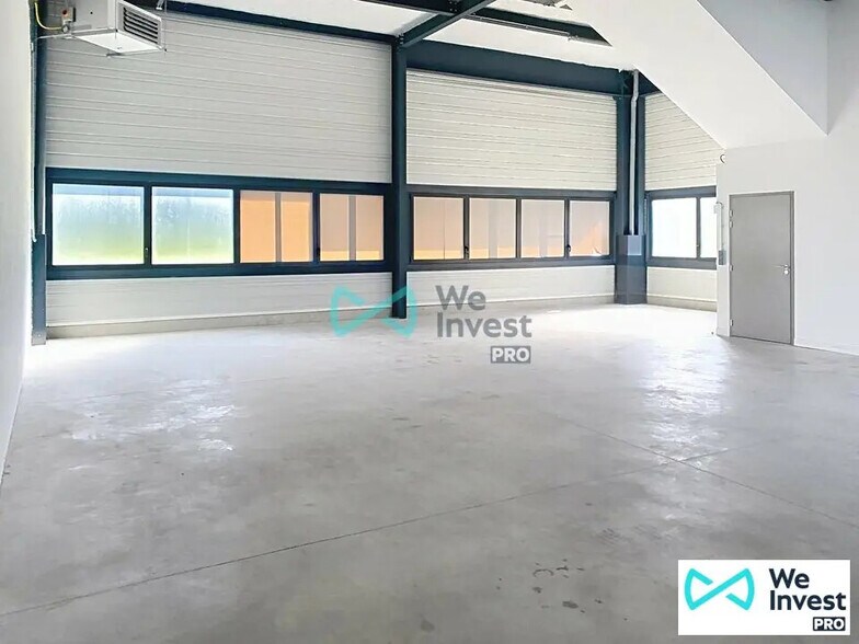 Local d’activités dans Chanteloup-en-Brie à louer - Photo de l’immeuble – Image 2 sur 14