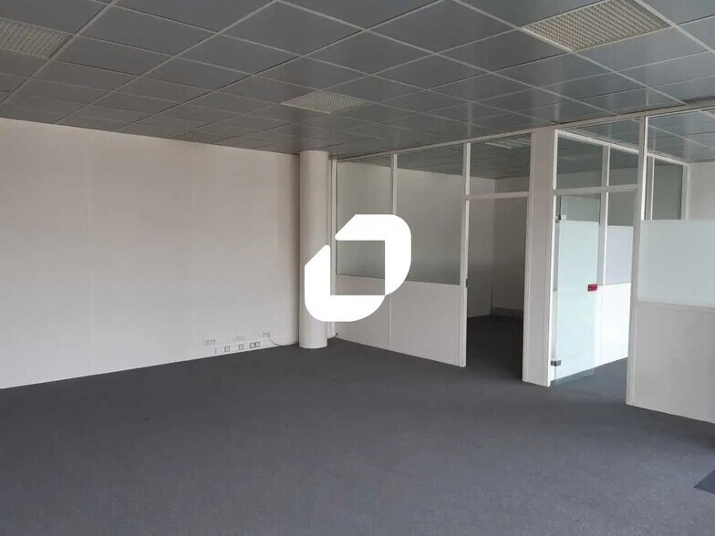 Bureau dans Montreuil à louer - Photo de l’immeuble – Image 3 sur 10